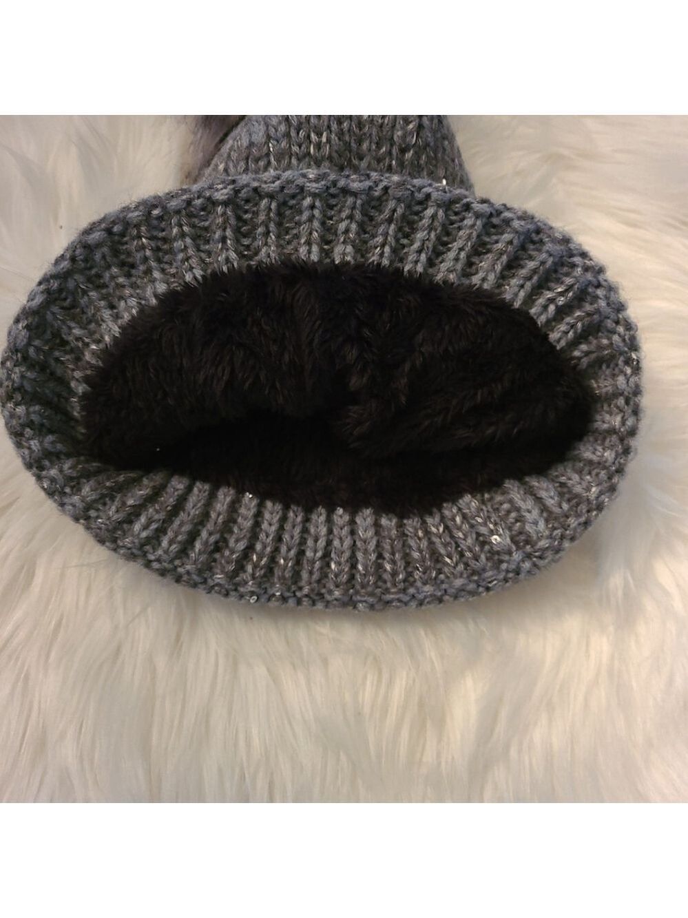 TRÏBE Gray Knit Winter Hat Toque with Faux Fur Pom pom NWT - Picture 3 of 3